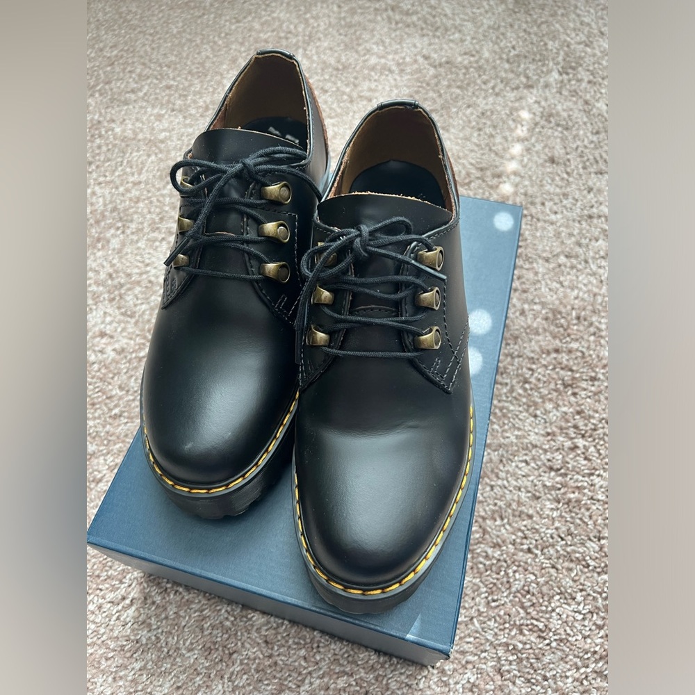 Lightly used Dr. Martens Leona Lo Platform Oxford - Women's. Size 7.
